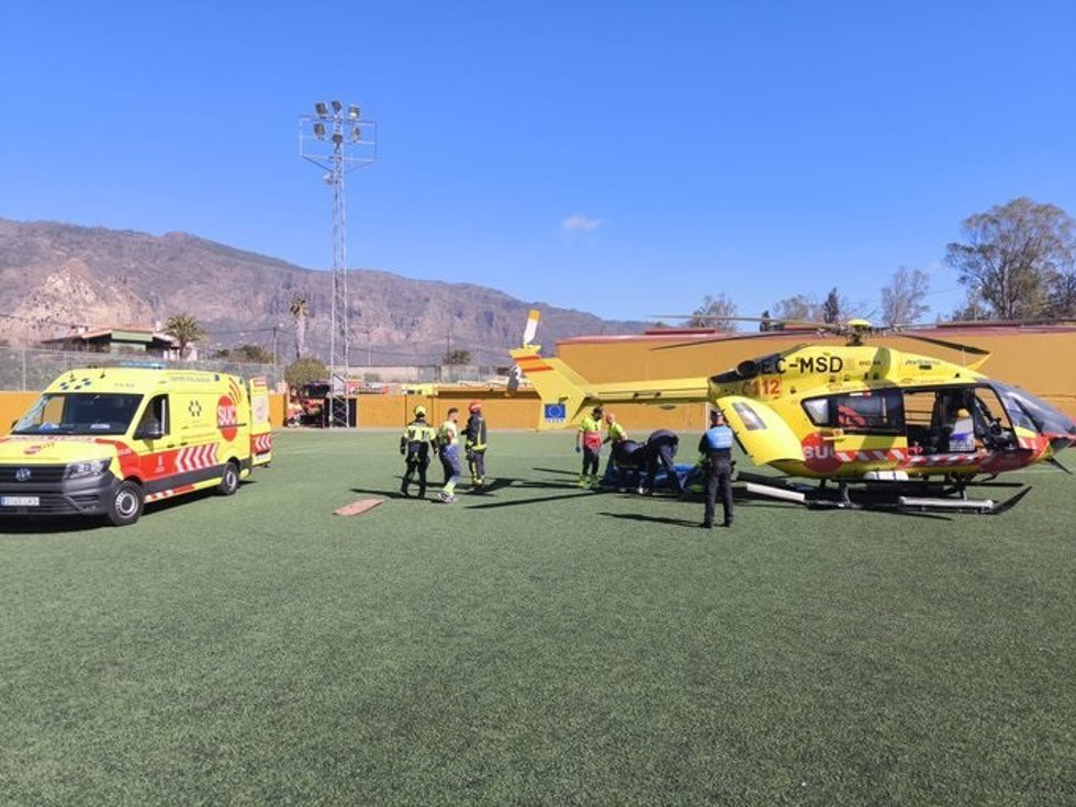 Evacuación en un helicóptero del SUC de una mujer herida de gravedad