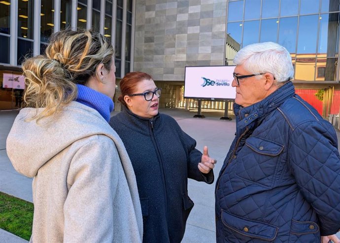 Silvia Martínez, Engracia Rivera y Paco Algaba