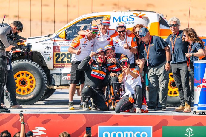 El piloto español Isidre Esteve (Repsol Toyota) finaliza el Rally Dakar 2025.