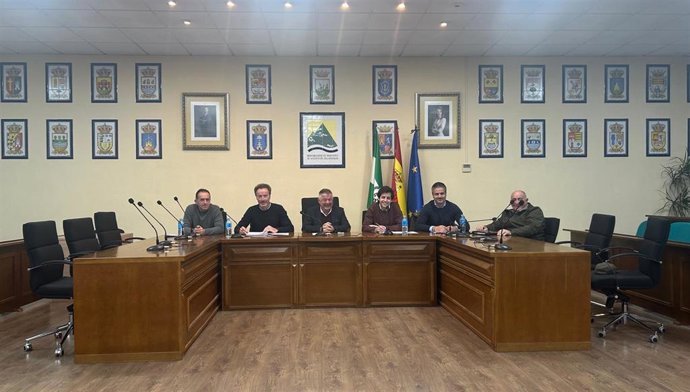 La constitución de la Junta Central de Usuarios de la Costa del Sol Oriental-Axarquía ha tenido lugar en la sede de Mancomunidad de Municipios de la comarca.