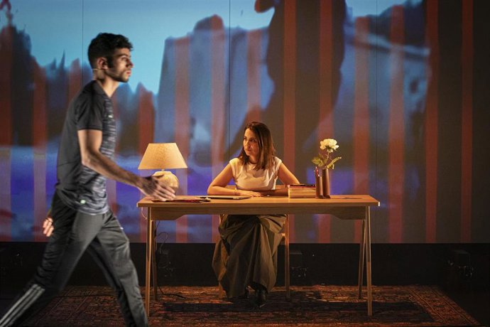 El TNC adapta 'Els contrabandistes de llibres de Darayya' sobre una biblioteca secreta en Siria