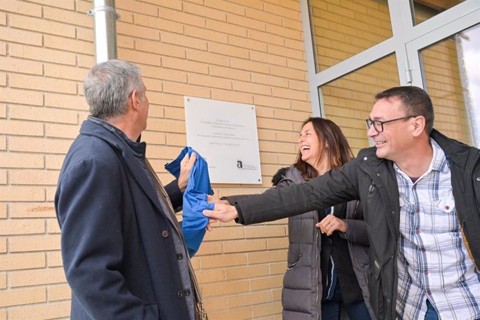 Niubó durant la visita a l'institut escola aquest divendres