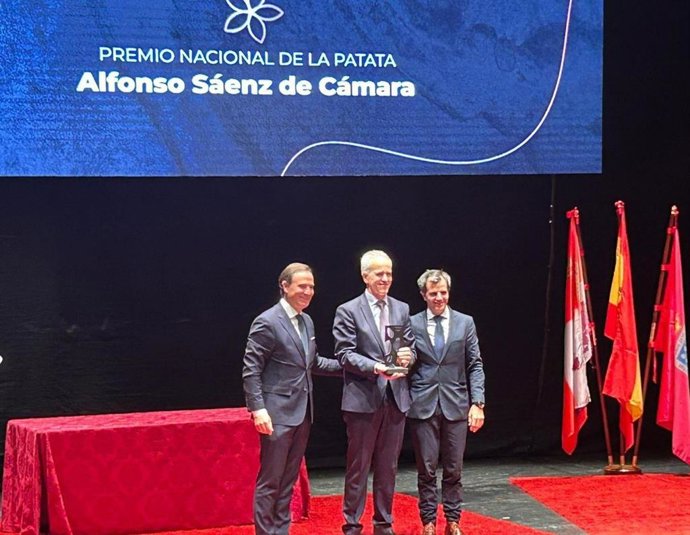 El director de la cooperativa alavesa Udapa, Alfonso Sáenz de Cámara, recibe el Premio Nacional de la Patata