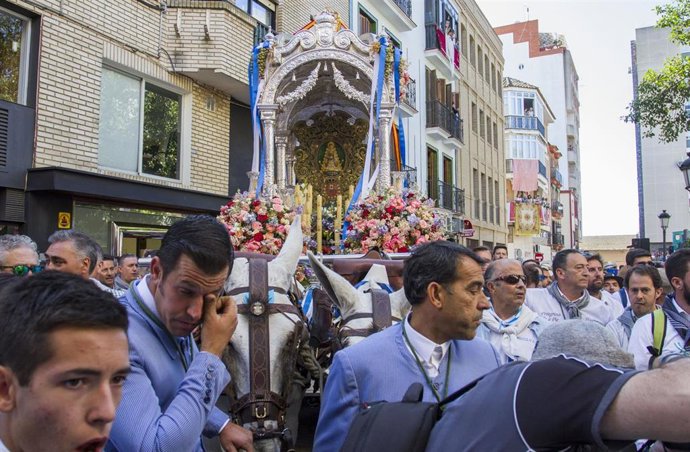 Archivo - Simpecado de la Hermandad del Rocío de Huelva en una imagen de archivo.