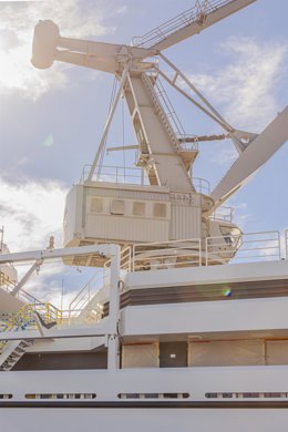 Archivo - Imagen de una grúa de Navantia