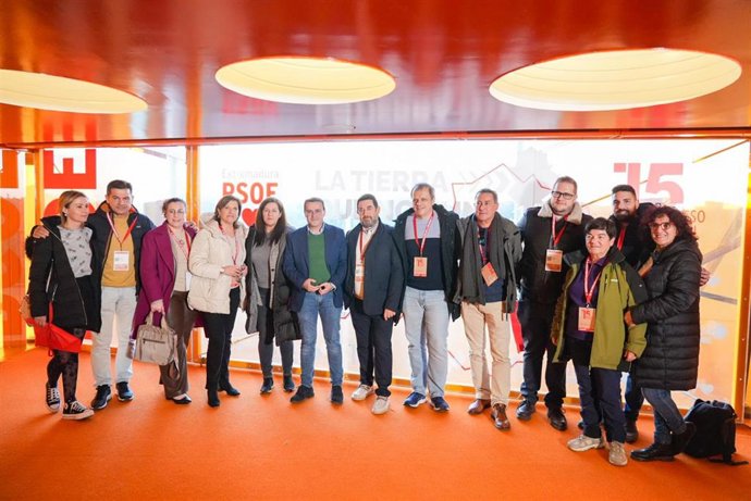 El secretario general del PSOE de Extremadura, Miguel Ángel Gallardo, visita junto a miembros del partido el Palacio de Congresos de Plasencia, donde se celebra el 15 Congreso del partido