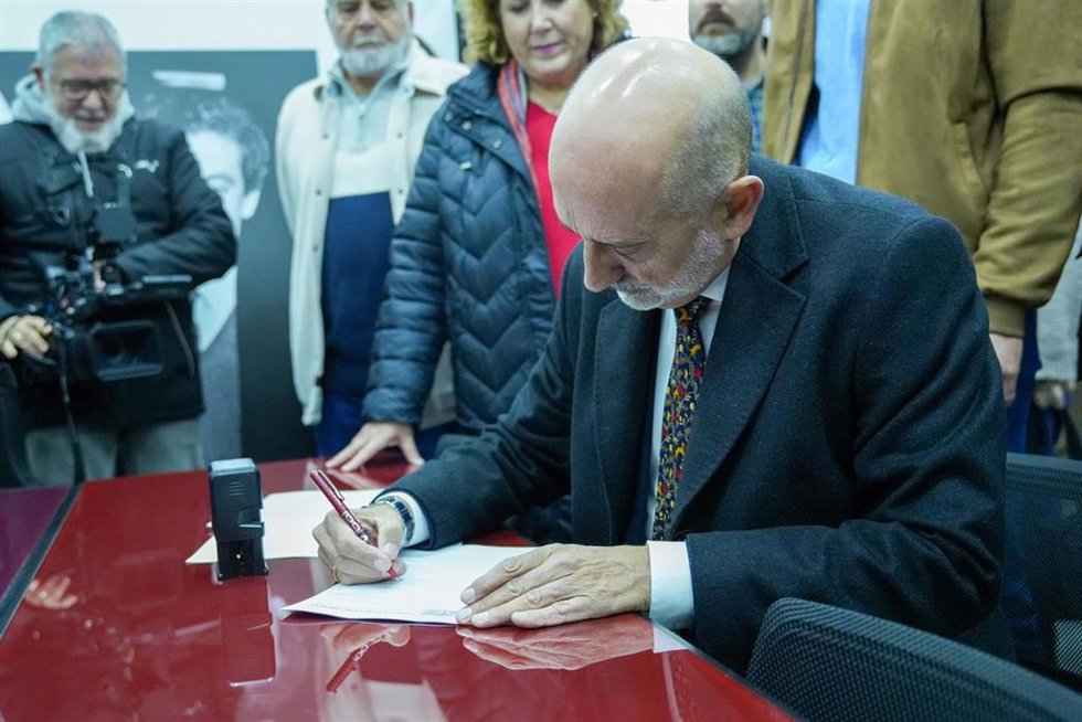 El catedrático de Economía Pública de la Universidad de Sevilla Luis Ángel Hierro, presenta su precandidatura en la sede regional del PSOE-A. A 7 de enero de 2025 en Sevilla. (Foto de archivo)