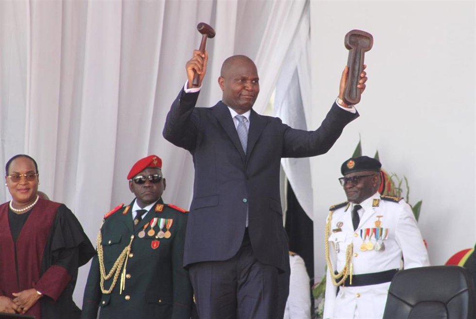 El presidente de Mozambique, Daniel Chapo, en la toma de posesión del cargo