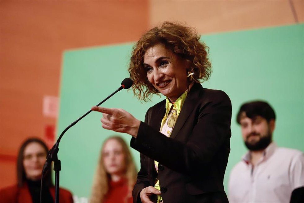 La vicesecretaria general del PSOE y precandidata a la Secretaría General del PSOE de Andalucía, María Jesús Montero, mantiene un encuentro con la militancia socialista de la provincia en Estación de Cártama, a 17 de enero de 2025, en Málaga (Andalucía,