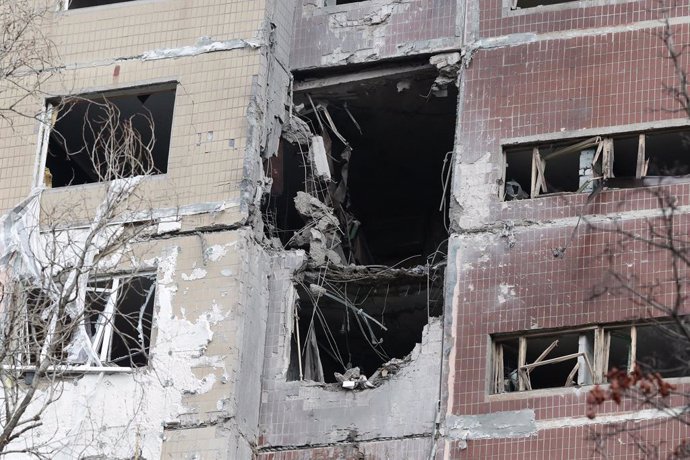 January 15, 2025, Kramatorsk, Donetsk Region, Ukraine: KRAMATORSK, UKRAINE - JANUARY 15, 2025 - An apartment building is damaged by a Russian glide bomb attack, Kramatorsk, Donetsk region, eastern Ukraine. On Wednesday morning, January 15, a Russian UMPB 