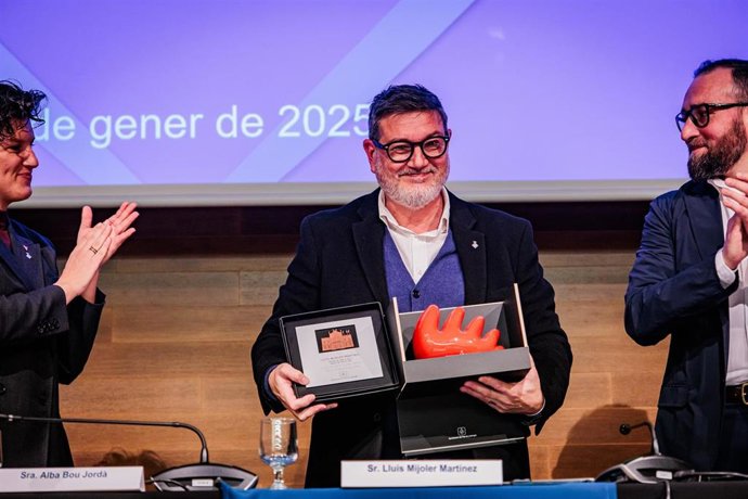 El exalcalde del Prat de Llobregat (Barcelona) Lluís Mijoler, en el pleno de renuncia a la alcaldía