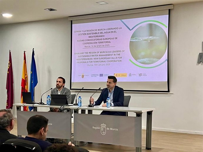 El director general de Unión Europea, Adrián Zittelli, interviene en la inauguración de la jornada.