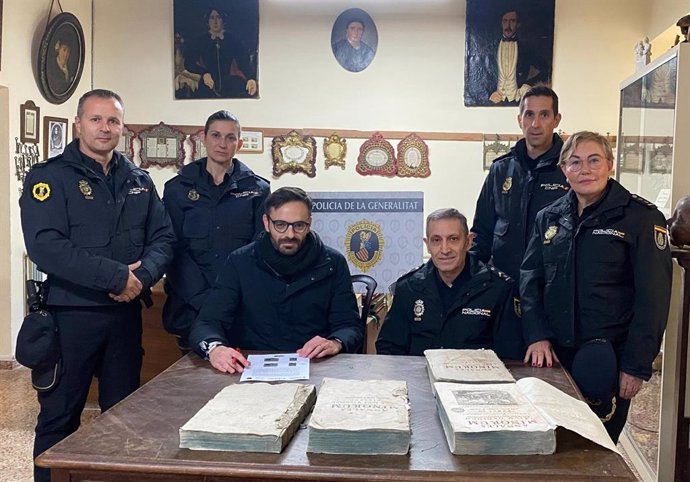 La Policía de la Generalitat interviene cuatro libros del siglo XVIII robados de la Biblioteca Franciscana del Monasterio de Santo Espíritu de Gilet.