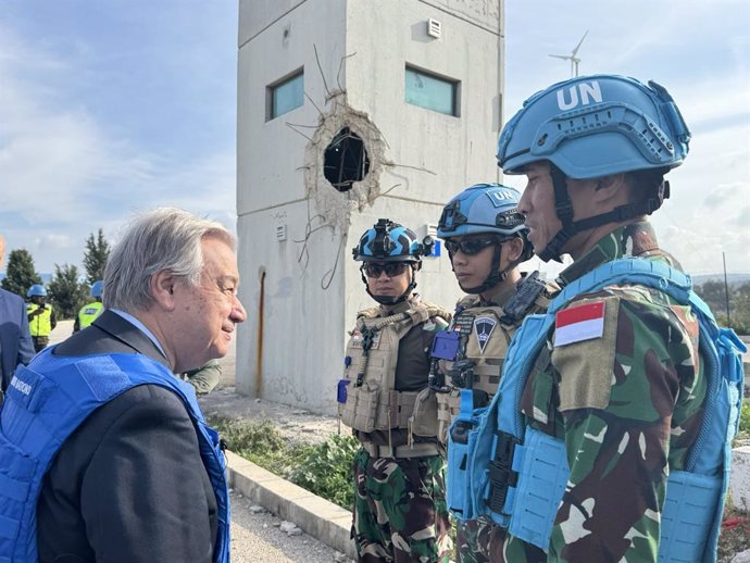 El secretario general de la ONU, António Guterres, visita a las tropas de la FINUL