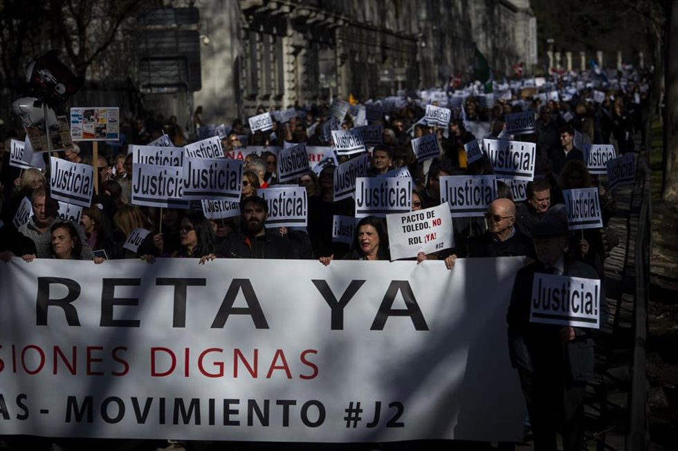 Archivo - Imagen de archivo de la manifestación de abogados para reclamar una reforma para materializar su pasarela al Régimen Especial de Trabajadores Autónomos (RETA) y mejoras en las pensiones de jubilación.