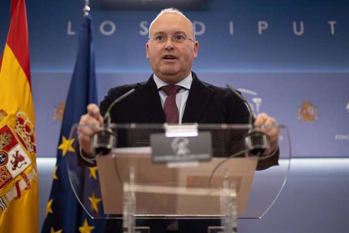 Archivo - El portavoz del PP en el Congreso, Miguel Tellado, durante una rueda de prensa posterior a la Junta de Portavoces, en el Congreso de los Diputados, a 17 de diciembre de 2024, en Madrid (España).