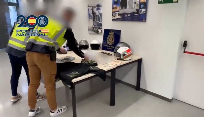 La Policia Nacional recupera 12 rellotges de luxe i esclareix 49 robatoris amb violència en una operació permanent contra el crim organitzat napolità.