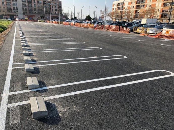 Archivo - Imagen de archivo de aparcamiento, aparcar, estacionamiento, aparcamientos, párking, zona blanca.