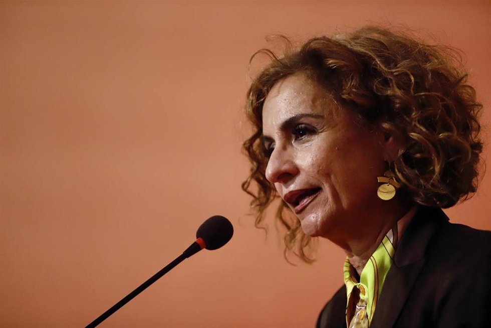 La vicesecretaria general del PSOE y precandidata a la Secretaría General del PSOE de Andalucía, María Jesús Montero, mantiene un encuentro con la militancia socialista de la provincia en Estación de Cártama, a 17 de enero de 2025.