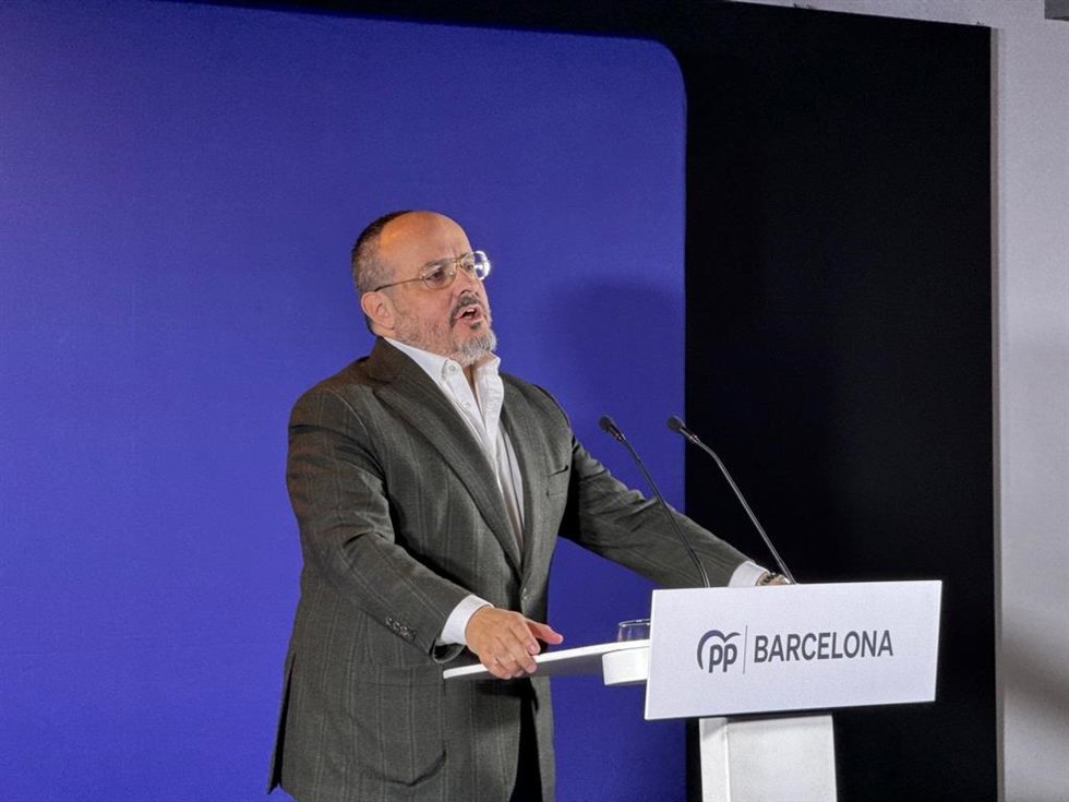 El líder del PP catalán, Alejandro Fernández, en un acto este sábado en Esplugues de Llobregat (Barcelona)
