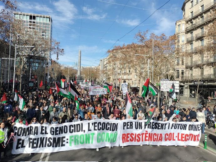 Manifestación en favor de Palestina en el Passeig de Gràcia de Barcelona (Catalunya), a 18 de enero de 2025