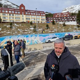 El presidente de Aragón, Jorge Azcón, en la estación de Astún