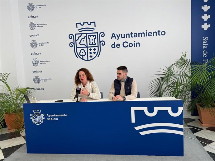La concejala de Turismo, Raquel López, junto al concejal de Festejos, Juani Bernal, han anunciado esta semana la presencia del municipio en Fitur