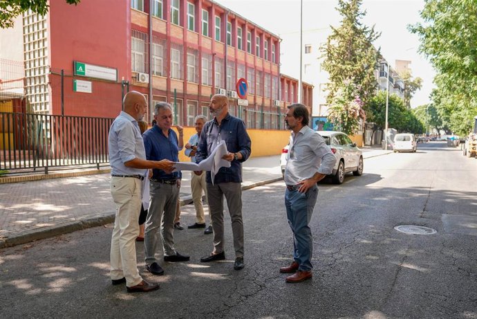 Archivo - Sanz en la reurbanización de la calle Juan Díaz de Solís, en una imagen de agosto de 2024.