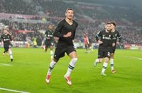 Darwin Núñez da tres puntos al Liverpool y el Arsenal vuelve a fallar contra el Villa