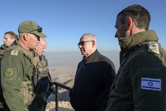 Archivo - December 17, 2024, Northern District, Israel: Israeli Prime Minister BENJAMIN NETANYAHU holds an assessment on the Syrian summit of Mt. Hermon with Defense Minister Israel Katz, IDF Chief-of-Staff Lt.-Gen. Herzi Halevi, Head of Northern Command 