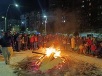 Miles de personas celebran en Jaén la fiesta de San Antón con lumbres en las calles y con la carrera urbana