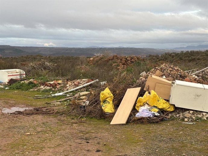 Amigos de la Tierra critica la inacción del Ayuntamiento de Nájera al pemitir "un basurero en pleno Camino de Santiago"
