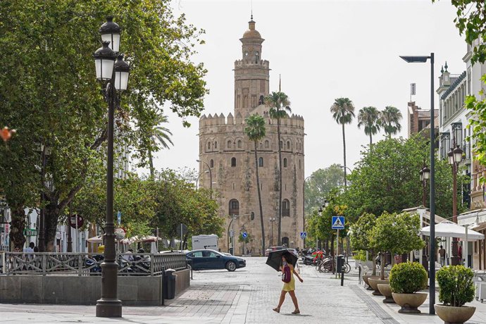 Archivo - Imagen de la Torre del Oro en una imagen de archivo