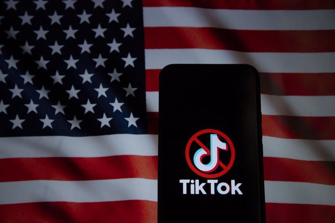 January 19, 2025, India: In this photo illustration, the banned TikTok logo is seen displayed on a mobile phone screen with American flag in the background. The US Supreme Court upheld a law banning TikTok which would make the popular Chinese app unavaila