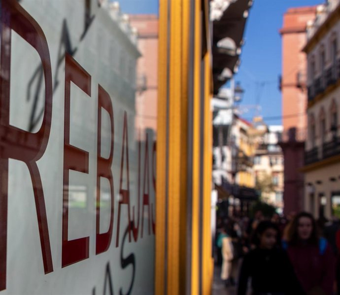 Archivo - Archivo- Día de rebajas en Sevilla.