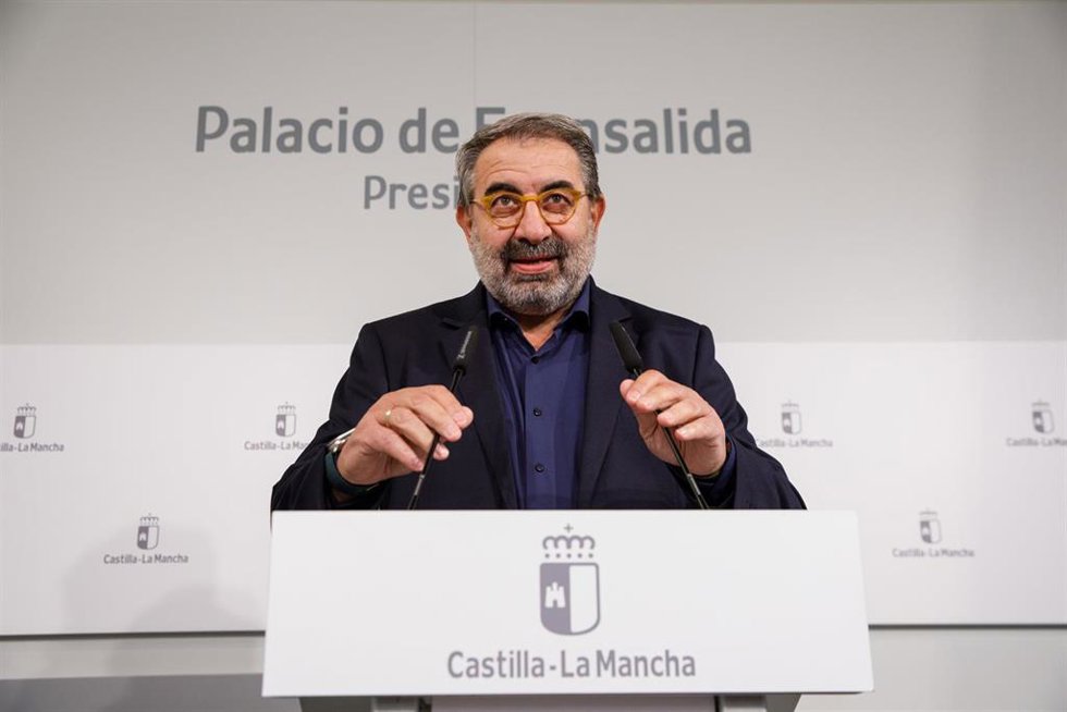 Archivo - El consejero de Sanidad, Jesús Fernández Sanz.