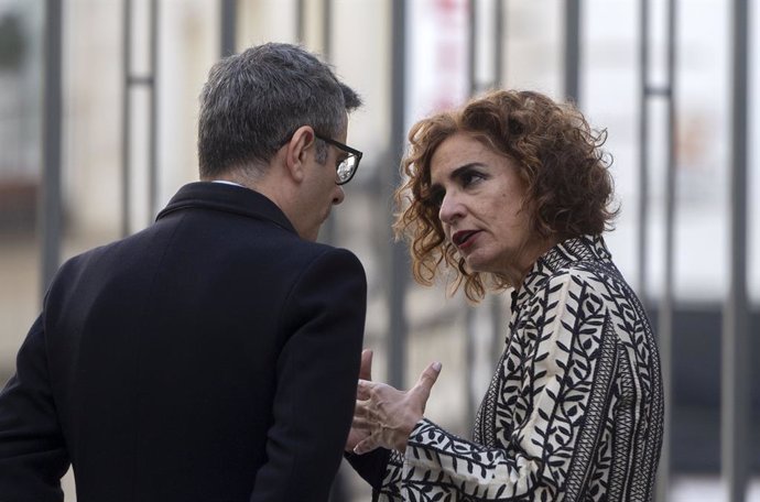 Archivo - El ministre de Presidència, Justícia i Relacions amb la Corts, Félix Bolaños, i la vice-presidenta primera i ministra d'Hisenda, María Jesús Montero