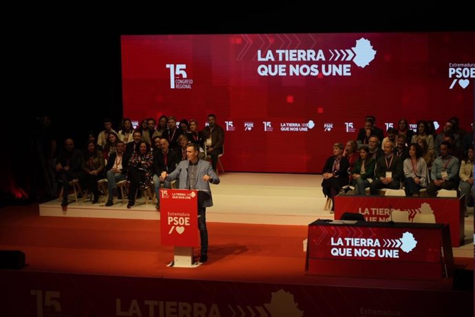 El secretario general del PSOE y presidente del Gobierno, Pedro Sánchez, clausura el XV Congreso Regional del PSOE de Extremadura