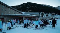 Unas 300 personas participan en la esquiada de la Nit del Papus en la Vall de Núria (Girona)
