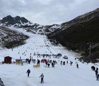 La estación de esquí de San Isidro recibe 2.131 esquiadores en el tercer fin de semana de enero