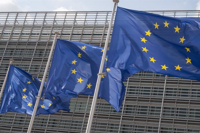 Archivo - May 20, 2024, Brussels, Brussels, Belgium: European flags in front of EU institutions in the Belgian capital.