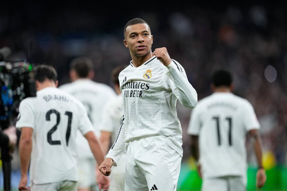 El delantero del Real Madrid Kylian Mbappé celebra un gol. 