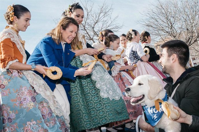 Cientos de castellonenses participan con sus mascotas en la procesión de San Antonio Abad 