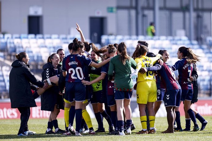 Players of SD Eibar celebrate the victory during the Spanish Women League, Liga F, football match played between Real Madrid and SD Eibar at Alfredo Di Stefano stadium on January 19, 2025, in Valdebebas, Madrid, Spain.