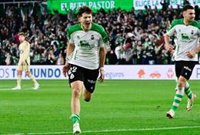 El Racing vuelve al ascenso directo por goleada y el Almería echa de menos a Luis Suárez