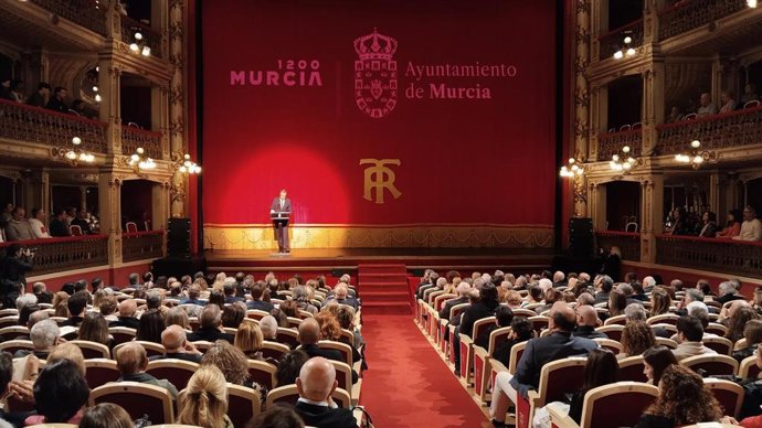 El Teatro Romea acoge uno de los actos de la celebración por el 1.200 aniversario de la fundación de la ciudad de Murcia