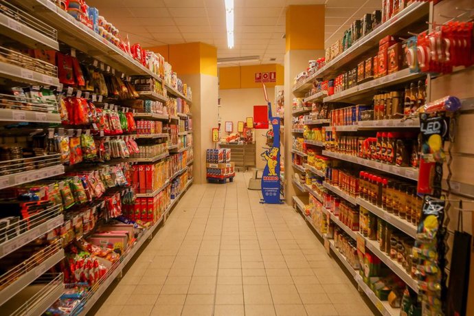 Archivo - Un pasillo de un supermercado de Madrid (España), a 12 de enero de 2021. Los supermercados de la Comunidad de Madrid han abierto desde ayer en su mayoría con normalidad, con suministros suficiente y habituales, aunque con determinadas carencias 