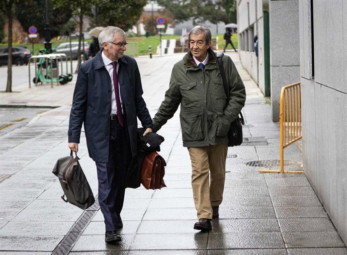 El exvicepresidente del Gobierno de España, exministro y expresidente de Asturias, Francisco Álvarez-Cascos, a su llegada a la Audiencia Provincial de Oviedo, a 7 de enero de 2025, en Oviedo, Asturias (España). Álvarez-Cascos se ha sentado en el banquillo