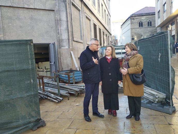 El secretario de Estado de Vivienda y Agenda Urbana, David Lucas, la consejera de Educación del Principado, Lidya Espina, y la alcaldesa de Avilés, Mariví Monteserín.