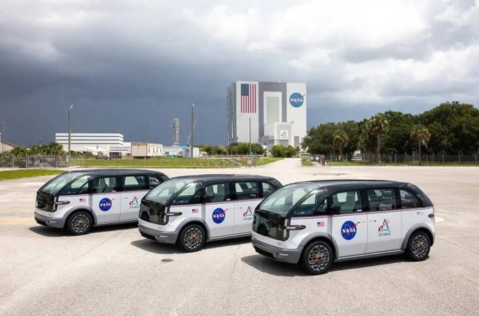 Tres vehículos de transporte de tripulación totalmente eléctricos de la NASA para las misiones Artemis, entregados por el fabricante, Canoo Technologies Inc.